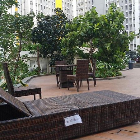 Modern And Comfortable Studio Apartment Springlake Summarecon Near Summarecon By Travelio Bekasi Dış mekan fotoğraf