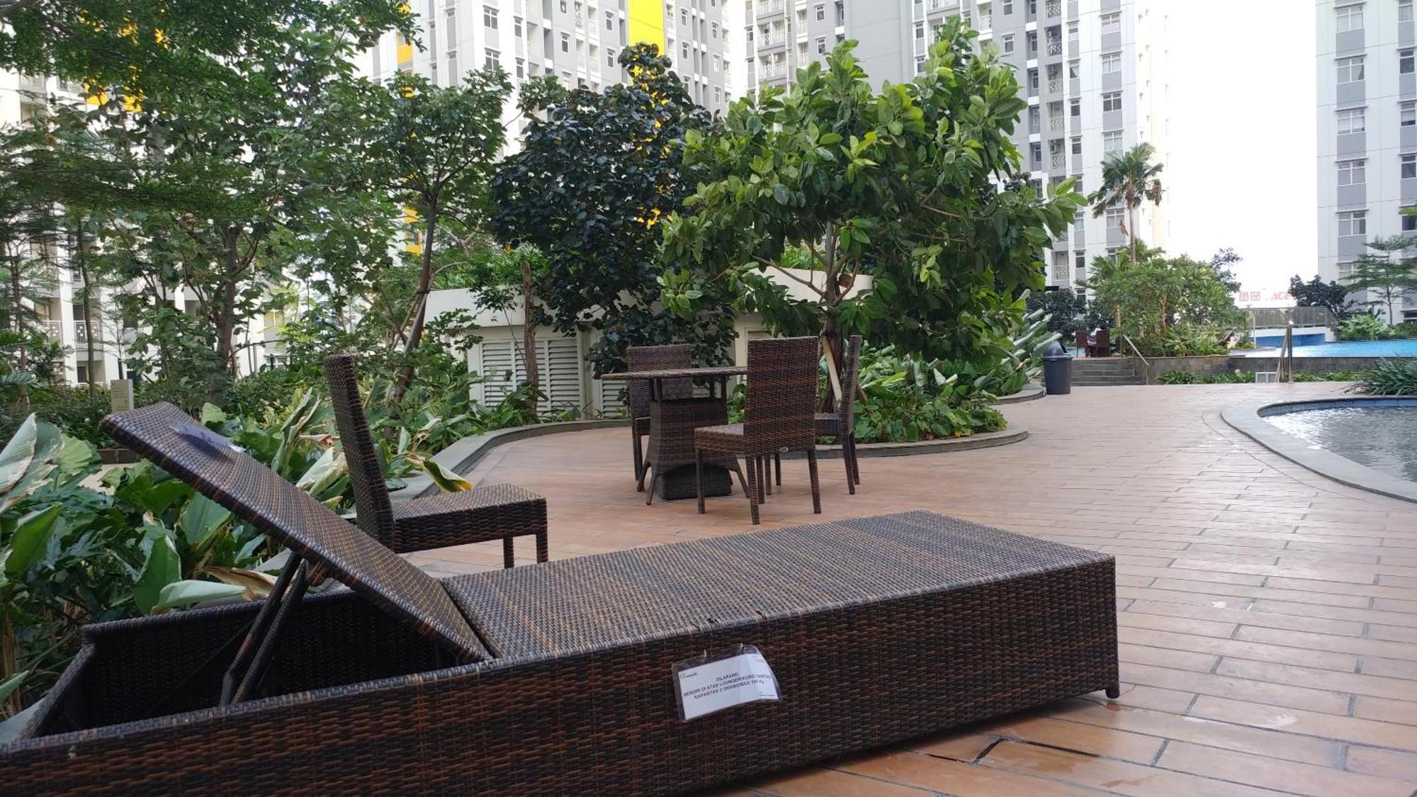 Modern And Comfortable Studio Apartment Springlake Summarecon Near Summarecon By Travelio Bekasi Dış mekan fotoğraf